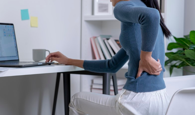 ¿Qué relación hay entre las posturas y el dolor de espalda?