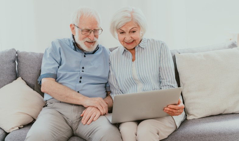 Informe “Competencias digitales en salud de las personas mayores”